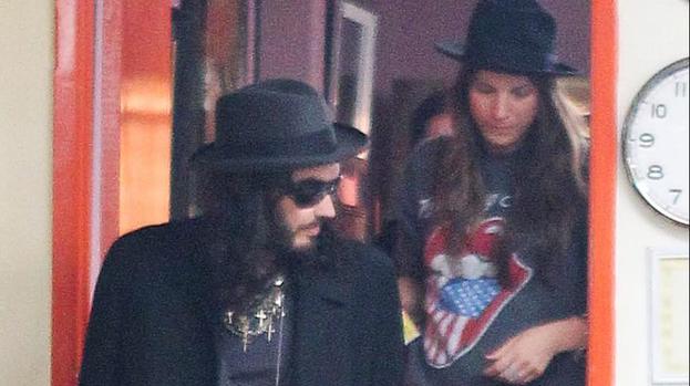 Russell Brand promises to behave for Dalai Lama