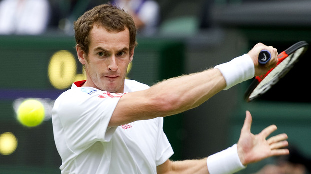 Andy Murray prepares a backhand against Nikolay DAVYDENKO in Wimbledon 2012