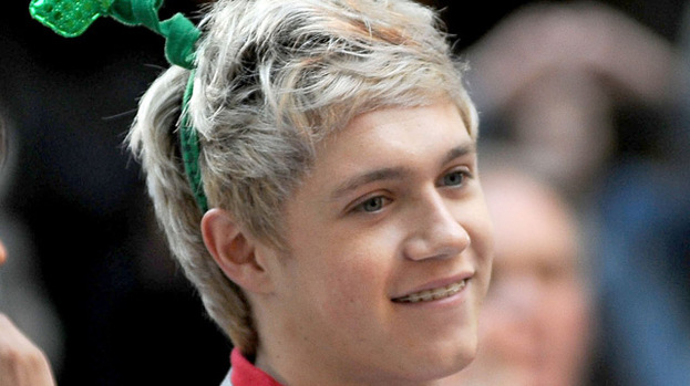 Niall flashes more than smile...