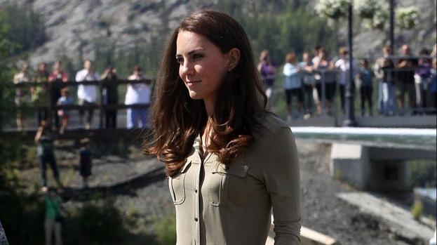 Duchess Catherine gives cooking lessons to Harry