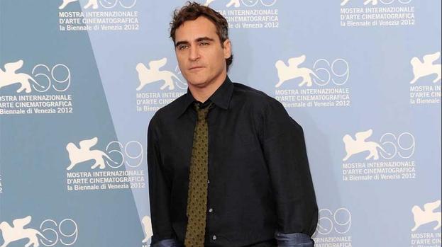 Joaquin Phoenix needs 'help' on set