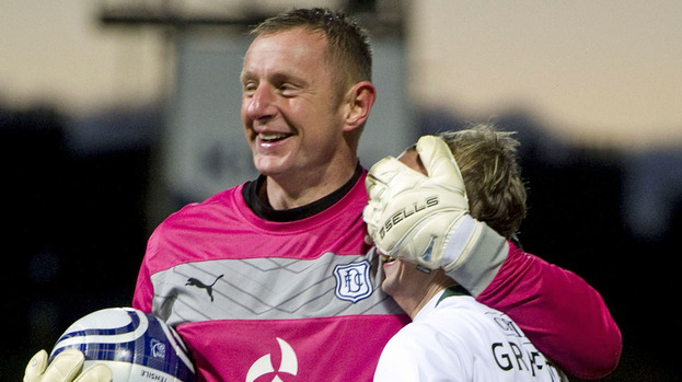 Rab Douglas, Dundee, Leigh Griffiths, Hibs, November 2012.