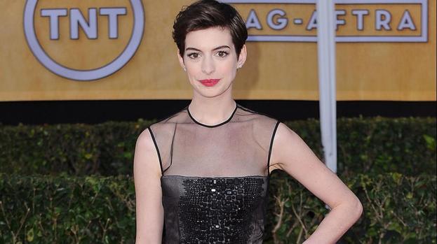 Anne Hathaway rivalry with Katie Holmes