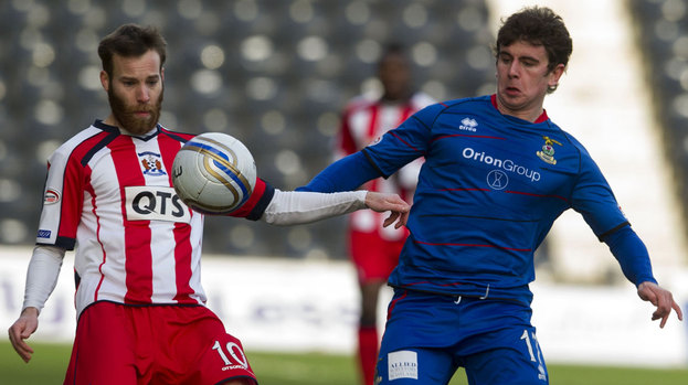 Kilmarnock's James Dayton (left) and Aaron Doran fight for possesion.