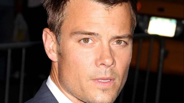 Josh Duhamel's heated hand