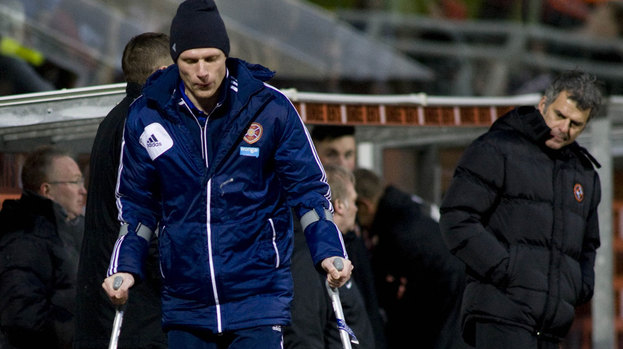 Dundee Utd coach Darren Jackson (right) looks on as Marius Zaliukas heads for the dressing room on crutches.