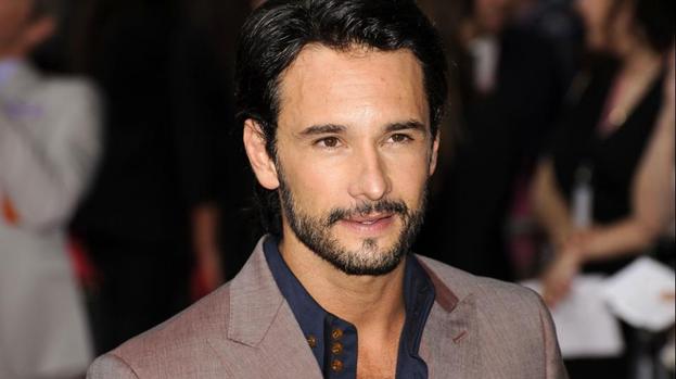 Rodrigo Santoro joins Will Smith in Focus