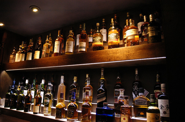 343463-usquabae-whisky-bar-stock.jpg