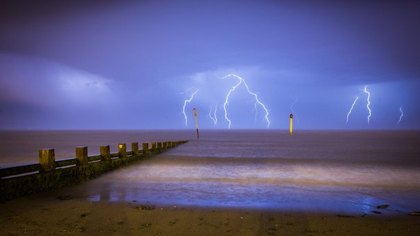 357976-lightning-over-portobello-beach.j