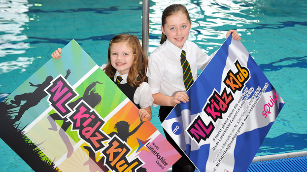 Dive in: Grace Carr and Joanne Hamilton promote the card at Wishaw Sports Centre