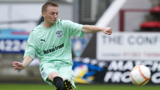 Derek Riordan has signed for St Johnstone