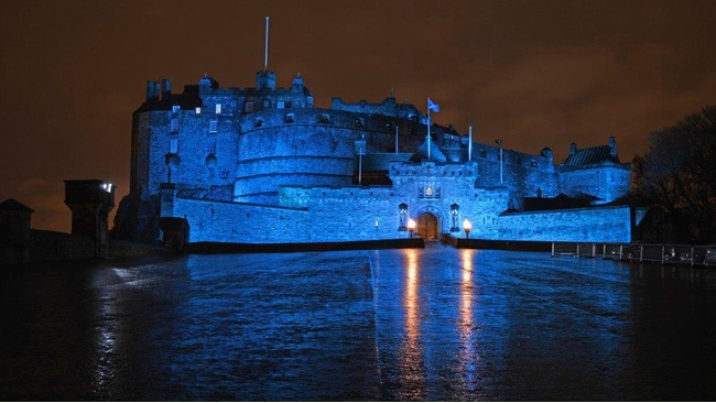 Edinburgh Castle to glow blue for United Nations anniversary | STV ...